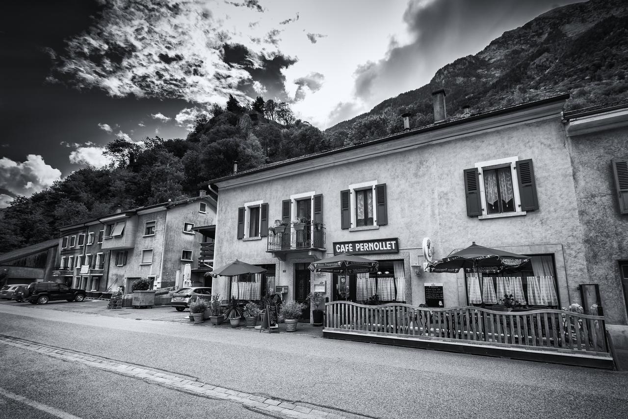 B&B Restaurant Le Pernollet Evionnaz Exterior photo